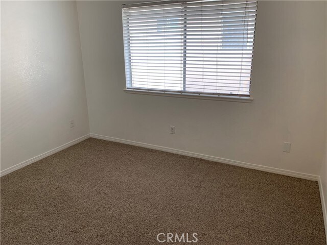Building Photo - 3053 Knollwood Ave