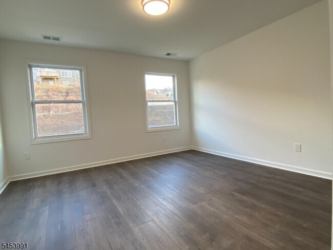 Building Photo - 22 Woodcott Dr