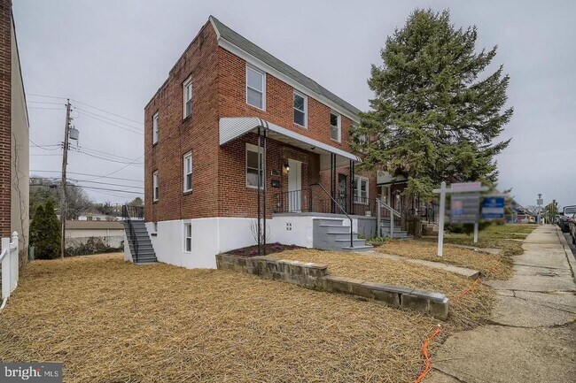 Building Photo - 4429 Newport Ave