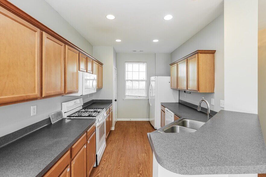 Building Photo - 153 Paxton Pl