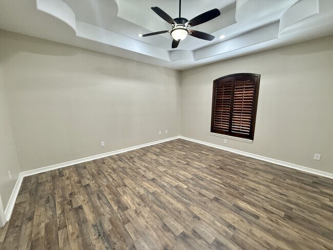 Building Photo - 1200 W Park Dr