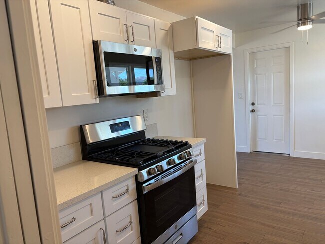 Building Photo - 2 Bedroom 1 Bathroom House