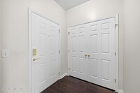 Building Photo - 7801 Point Meadows Dr