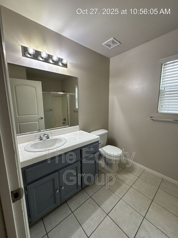 Building Photo - 2752 W Oriole Ave