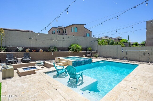Building Photo - 1221 E Paseo Way