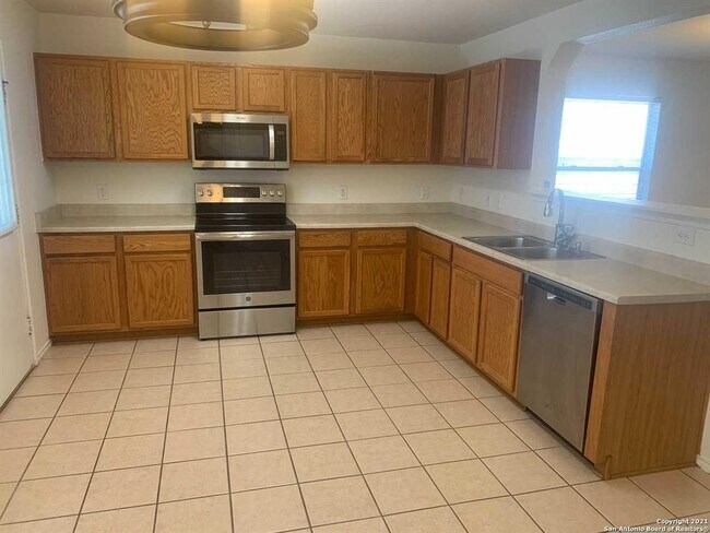 Building Photo - 3518 Ironwood Falls