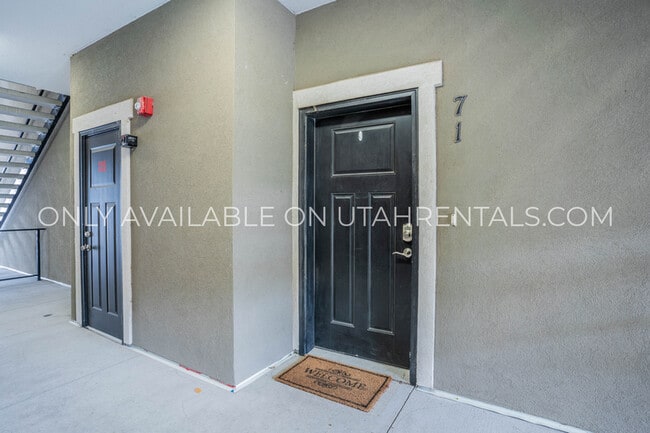 Building Photo - 71 W Silver Springs Dr