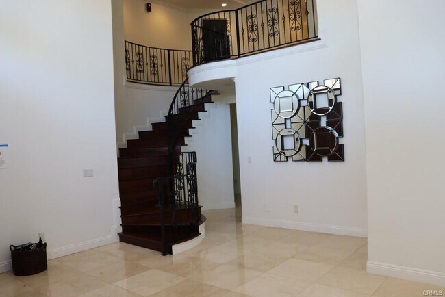 Building Photo - 4818 Lemona Ave