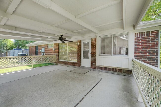 Building Photo - 17402 Eastwood Cir