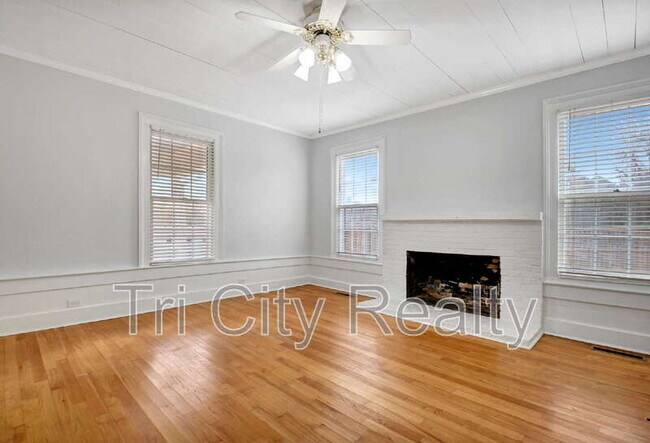 Building Photo - 115 Church Aly