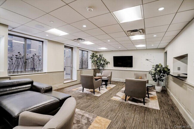 Building Photo - 300 W 135th St