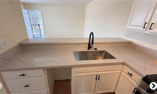 Building Photo - 4316 Tara Ave