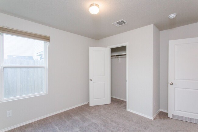 Building Photo - Beautiful 4 bedroom home in Rosillo Creek!...
