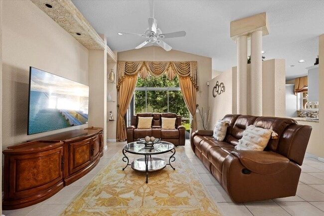 Building Photo - 12127 Sunset Point Dr