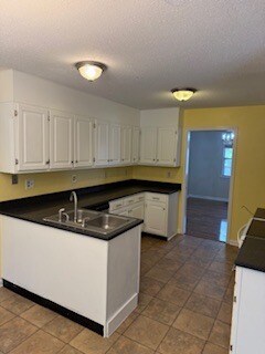 Building Photo - 2500 Shenandoah Dr