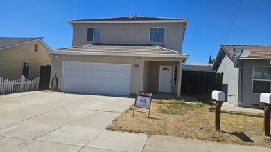 Building Photo - Three Bedroom Two and a half bath house, 2 car garage, central air. Available now.