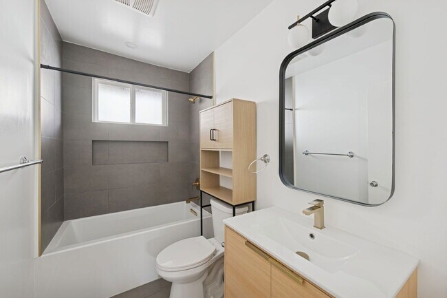 Building Photo - 1008 N Stanley Ave