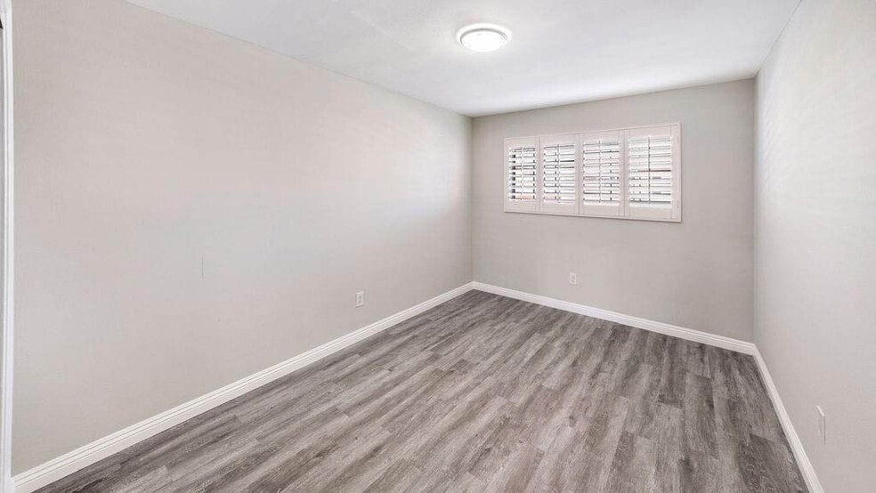 Building Photo - 2323 Harriman Ln