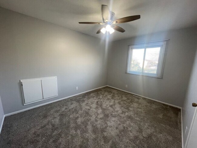 Building Photo - Home For Rent Bellevue.