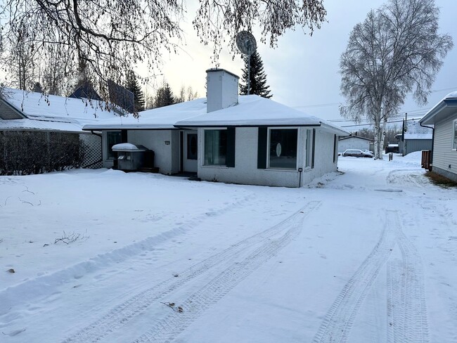 Building Photo - 3 Bedroom Home in Fairbanks for Rent!