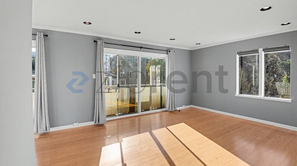 Building Photo - Unit 105