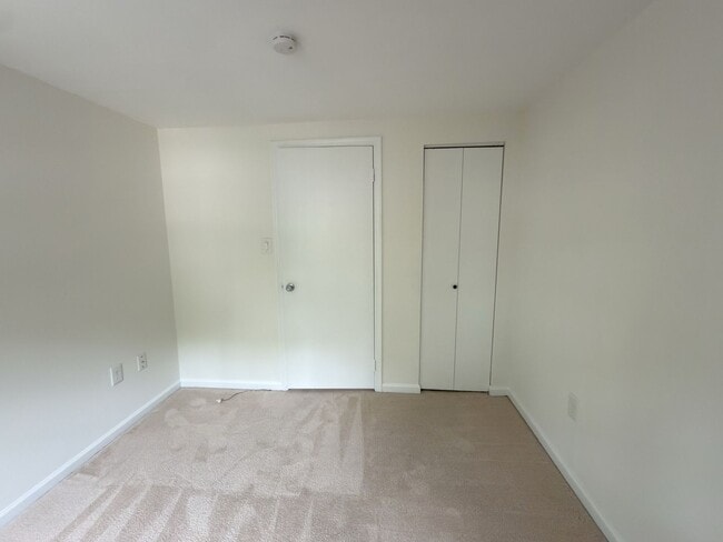 Building Photo - Beautiful 4 Bed 2.5 Bath Townhome in Burke For Rent!