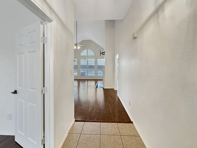 Building Photo - 5106 Ascot Pl