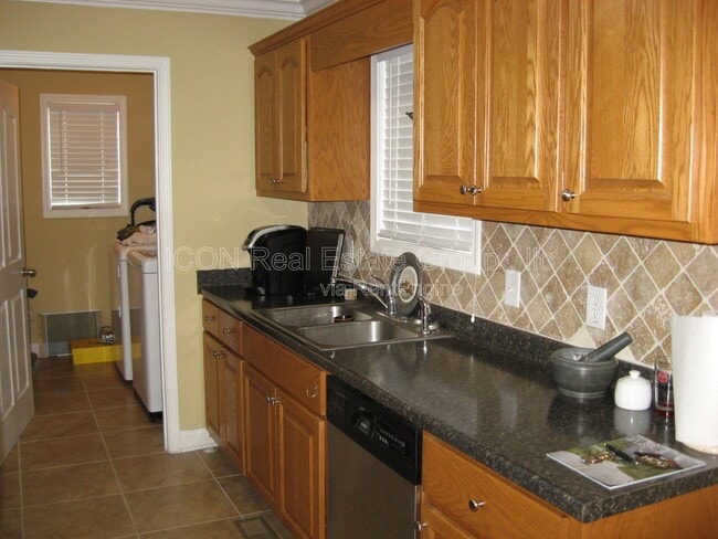 Building Photo - 285 Erica Ln SE