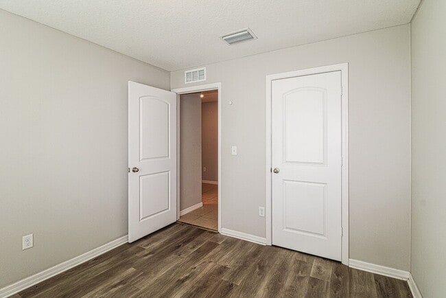 Building Photo - 6519 Redbay Dr