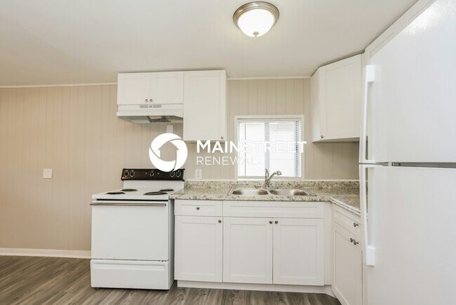 Building Photo - 3 Bedroom Pet-Friendly Home in St Petersburg, FL with Main Street Renewal