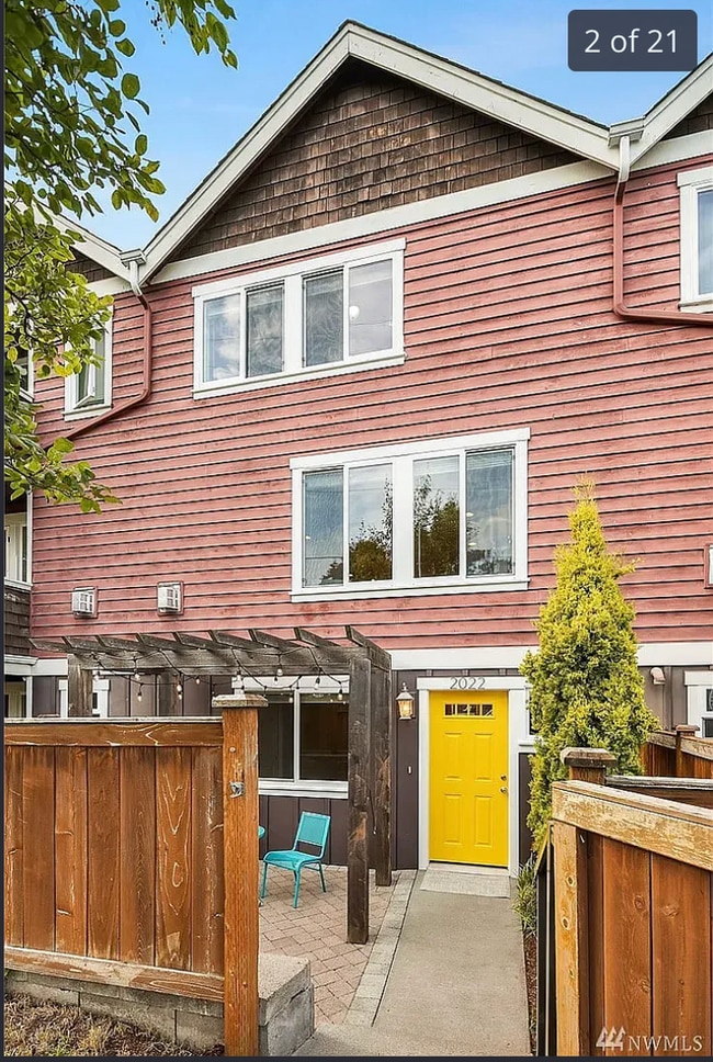 Building Photo - Modern 3Bed/3Bath Townhouse in Seattle - $3,500!!