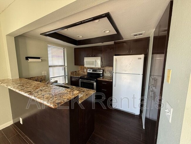 Building Photo - 43376 Cook St