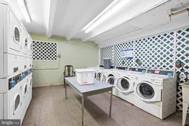 Building Photo - Mount Pleasant Studio Apartment W/Private ...