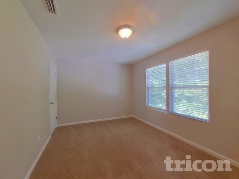 Building Photo - 2480 Marthas Ridge Dr