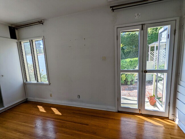 Building Photo - 10580 Kinnard Ave
