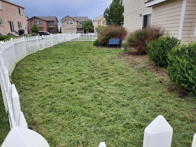 Building Photo - Beautiful 3 Bdrm, 2.5 bath Home in quiet neighborhood