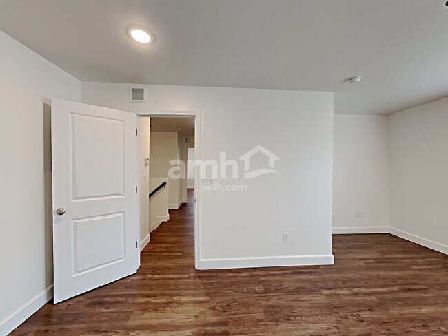 Building Photo - 1338 E White St