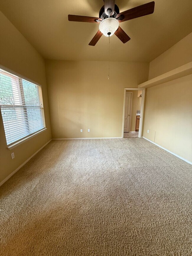 Building Photo - Beautiful 3 Bedroom Home! Available Now!