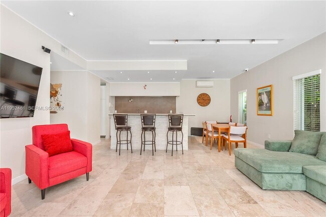 Building Photo - 472 Minola Dr