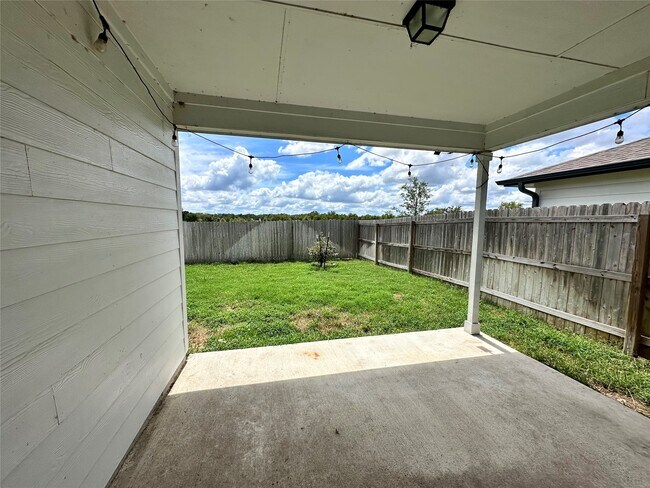 Building Photo - 1118 Amistad Lp