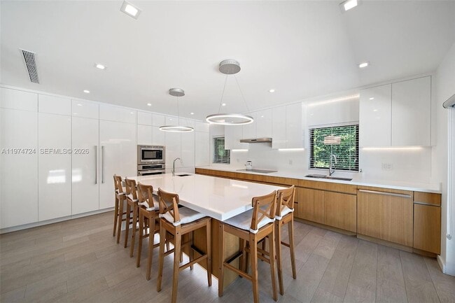 Building Photo - 1117 Alfonso Ave