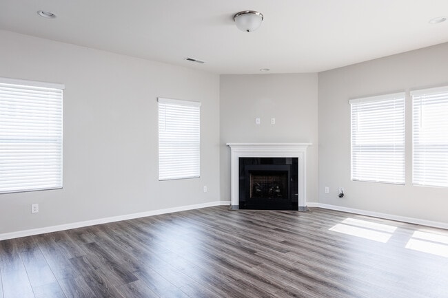 Building Photo - 628 Metro Sta