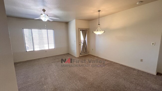 Building Photo - 2 Bedrooms, 2 Baths
