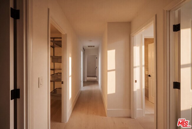 Building Photo - 515 Ocean Ave