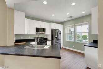 Building Photo - 8556 Osmerea Ct