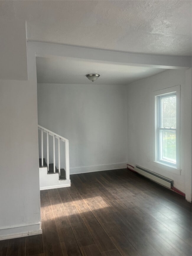 Building Photo - 127 Burbank Ave