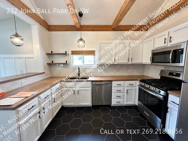 Building Photo - 232 John Ball Park Dr SW