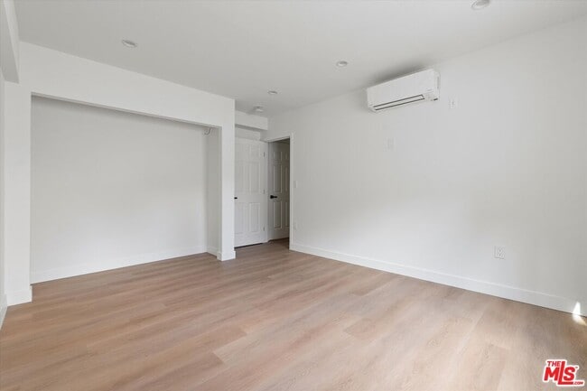 Building Photo - 3754 1/2 Veteran Ave