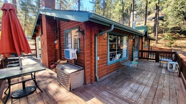 Building Photo - Delightful Log Home in the Trees - 2 Bed 1 Bath