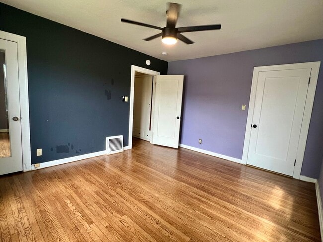 Building Photo - *** JUST REDUCED & MOVE- IN SPECIAL *** 3 Bedroom, 2 Bathroom charming Craftsman Style Home nestl...
